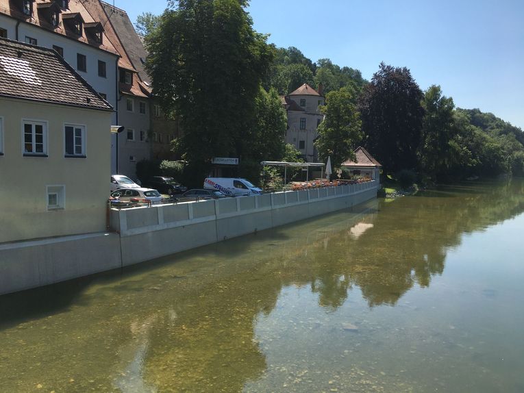 Ufermauer Ost kurz nach Fertigstellung